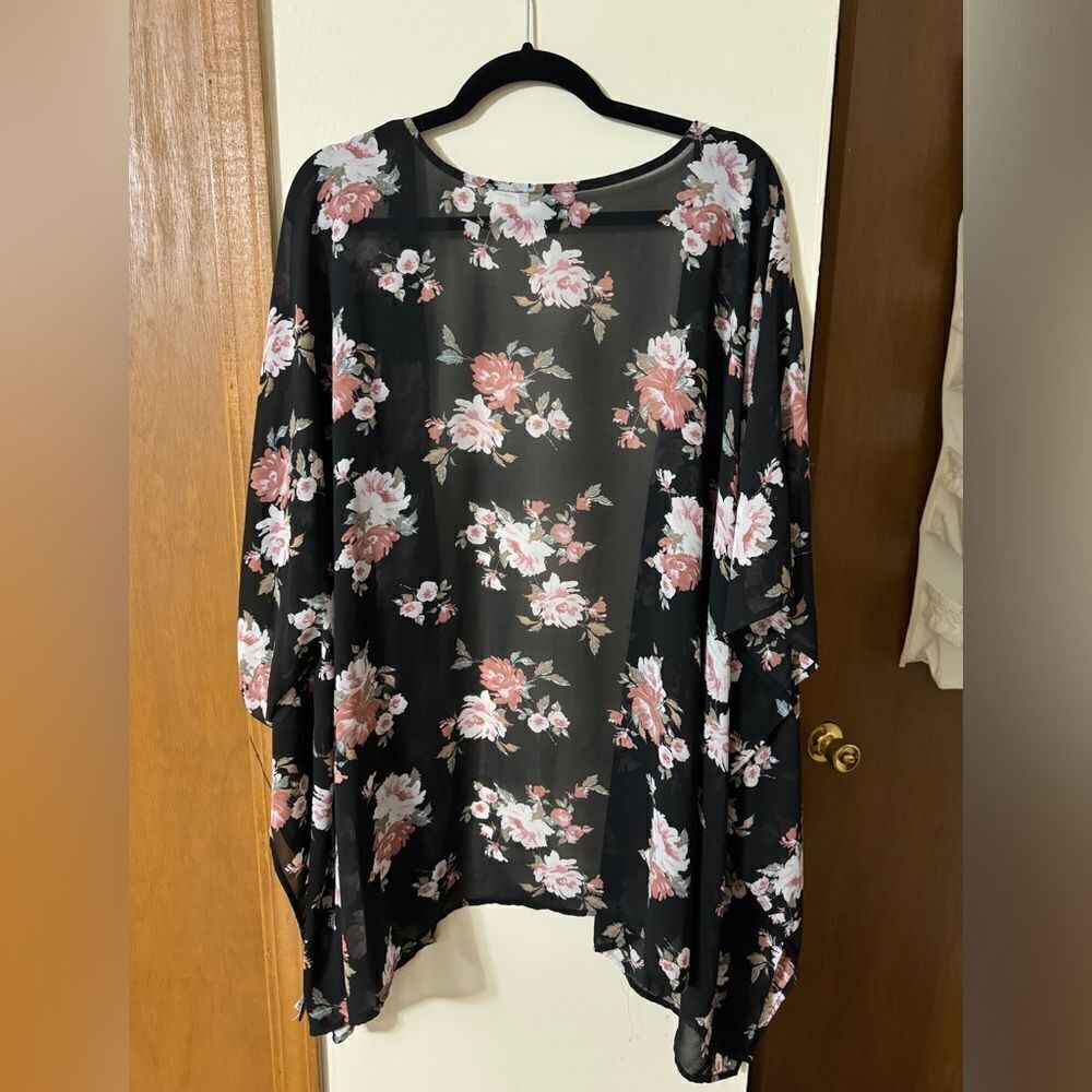Torrid size 3/4 Rose Chiffon Kimono Cover Up
